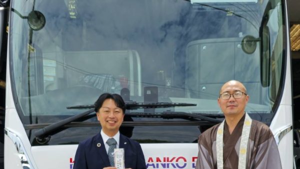 新車が納車になり、　　　　　　　　　　　　　　　　　　　　　　交通安全の御祈祷をして頂きました。